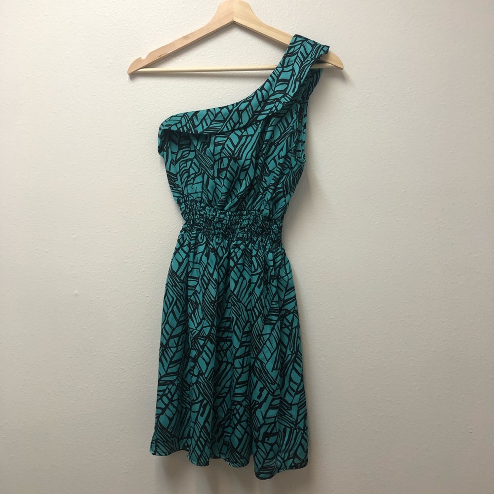 One shoulder teal dress